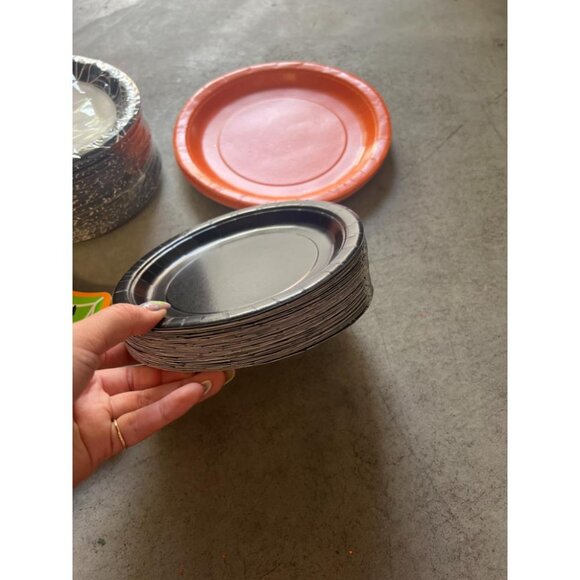 Halloween Party Tableware Paper Plates 4 Packs Orange, Black, White, Green - Picture 3 of 4